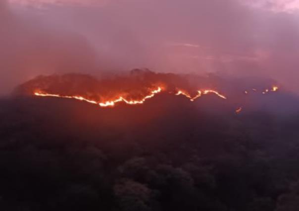 Incendio consume ladera oeste de Cuernavaca; alerta en zona urbana