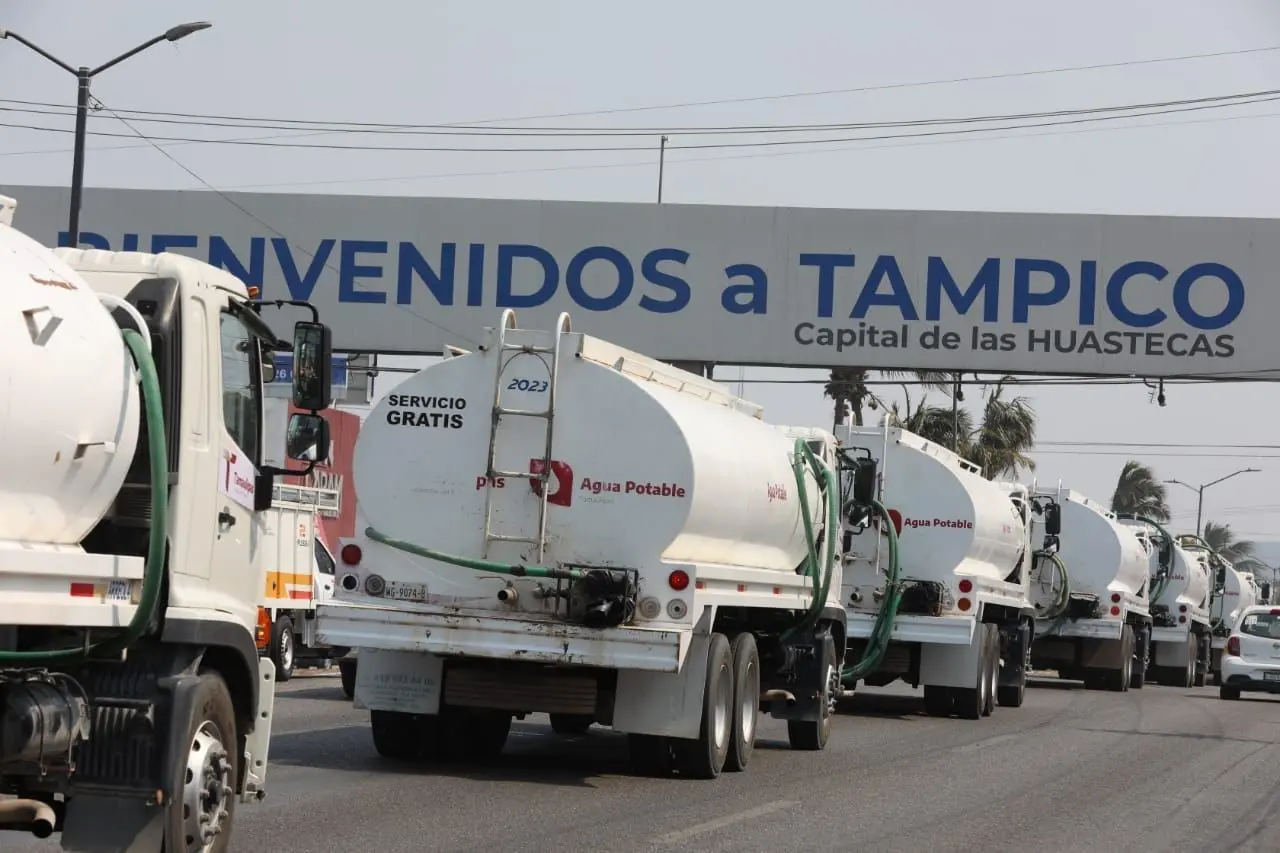 El Gobierno de Tamaulipas envió 50 unidades equipadas con tanque cisterna para el abastecimiento de agua en el sur del estado. Foto: Gobierno de Tamaulipas