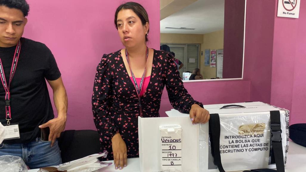 Distrito 10 de Xalapa realiza conteo de votos en elección a diputado federal