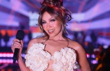 Tunden a Thalia por preparar elotes crudos (VIDEO)