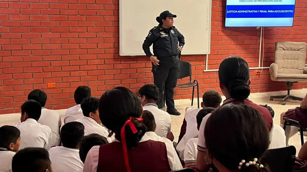 Jóvenes de Escobedo toman pláticas preventivas sobre justicia penal