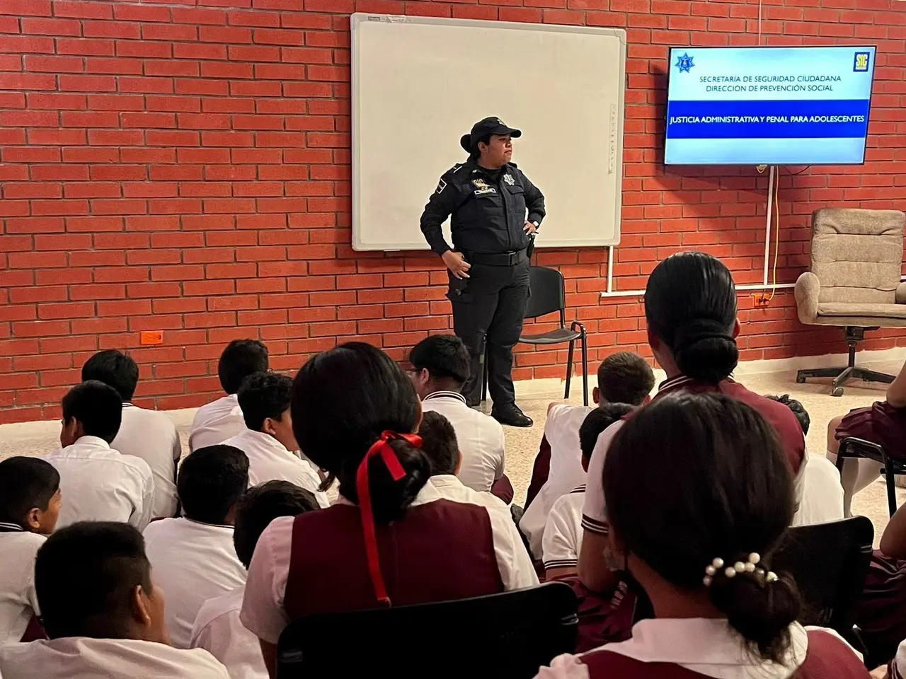 Intensifica Escobedo programa de pláticas escolares con el tema Justicia Administrativa y Penal Para Adolescentes. Foto. Municipio de Escobedo