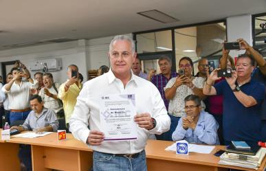 Román A. Cepeda recibe constancia como alcalde electo de Torreón