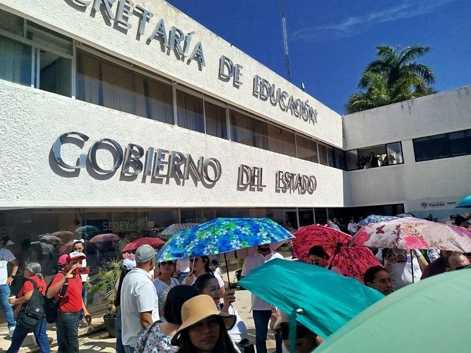 Maestros siguen su lucha: toman las instalaciones de la Segey
