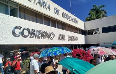 Maestros siguen su lucha: toman las instalaciones de la Segey