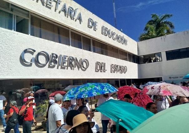Maestros siguen su lucha: toman las instalaciones de la Segey