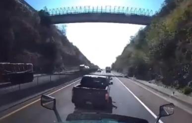 Terror en el Arco Norte, a balazos intentan asaltar a trailero  (VIDEO)