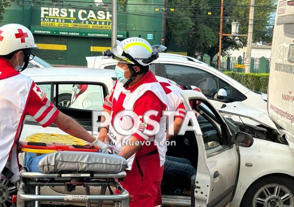 Choque múltiple deja una mujer herida en Guadalupe