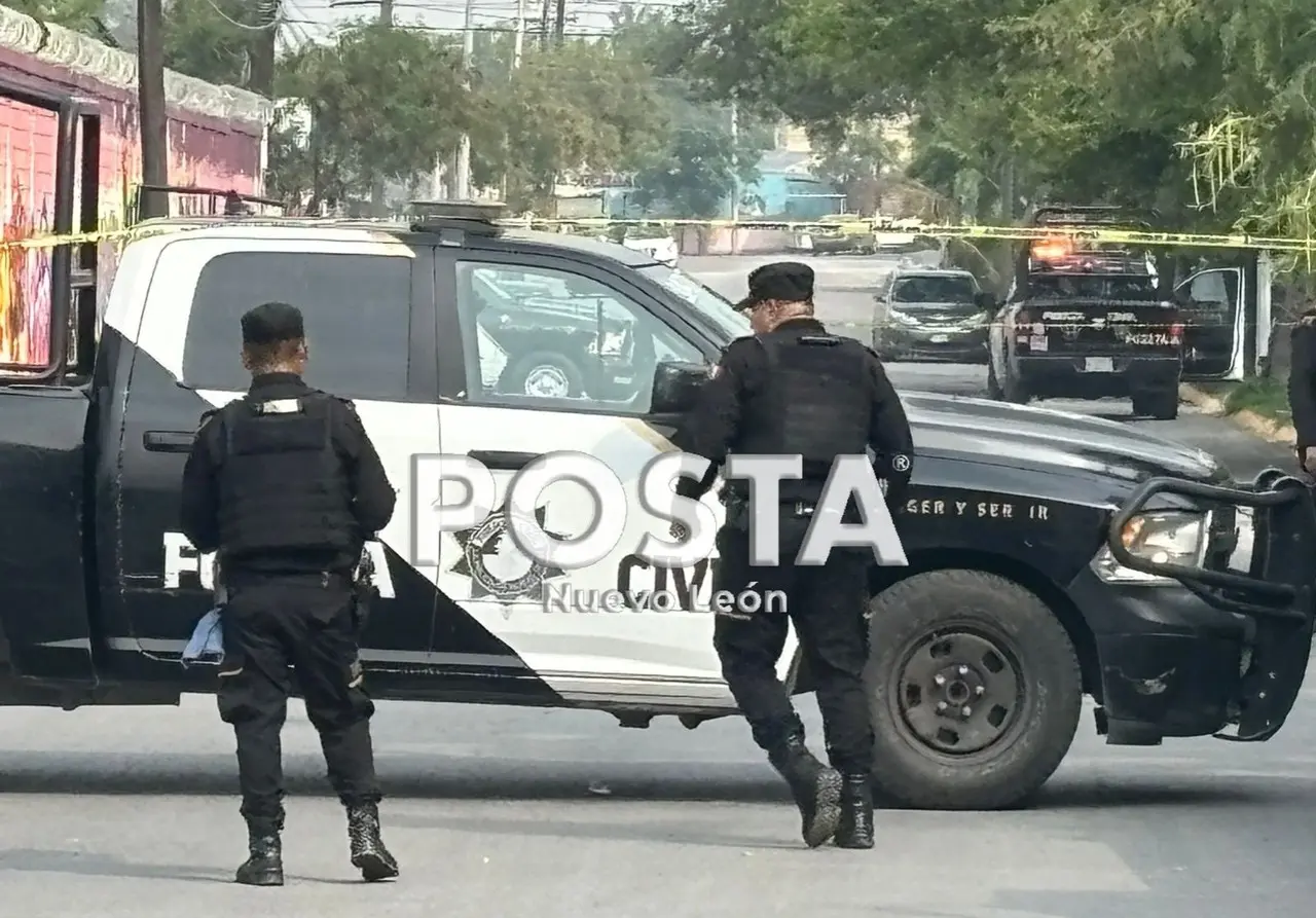 Elementos de Fuerza Civil cubriendo la zona a la espera de la AEI para comenzar las indagatorias. Foto: Raymundo Elizalde.