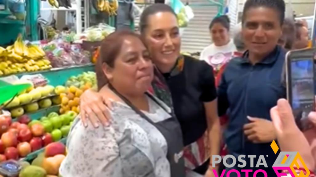 Claudia Sheinbaum recorre mercado de Tlalpan y se toma selfies con vecinos