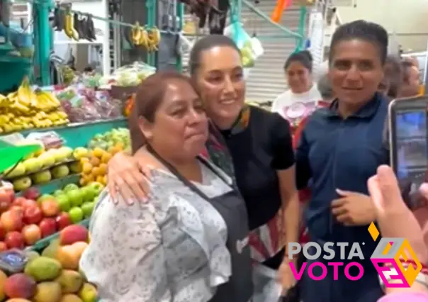 Claudia Sheinbaum recorre mercado de Tlalpan y se toma selfies con vecinos