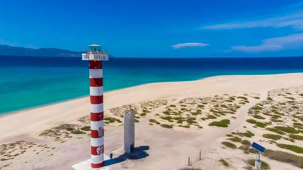 Visita la playa Punta Arena de aguas cristalinas en La Paz