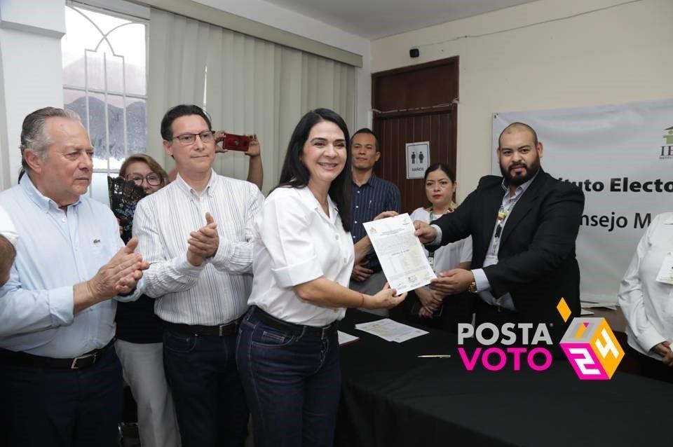 Recibe Mónica Villarreal constancia como presidenta electa de Tampico