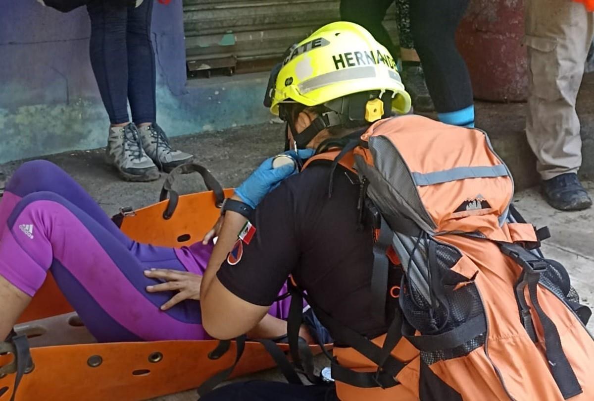 Rescatan a persona de 62 años tras caída en el Cerro de la Silla