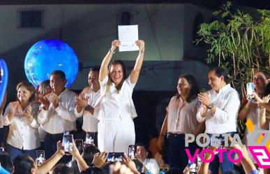 Cecilia Patrón Laviada recibe constancia como presidenta municipal de Mérida