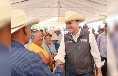 Gobernador lleva diversos apoyos a habitantes de Pánuco de Coronado