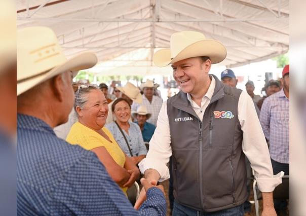 Gobernador lleva diversos apoyos a habitantes de Pánuco de Coronado