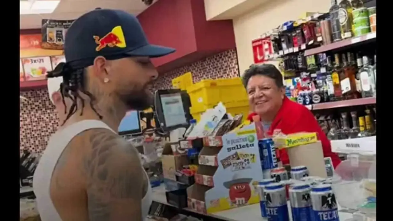 Maluma fue captado en un Oxxo de Monterrey / Foto: especial