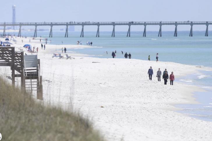 Dos ataques de tiburones en Florida: 3 personas heridas