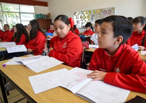 Próximo ciclo escolar también con uniformes gratuitos