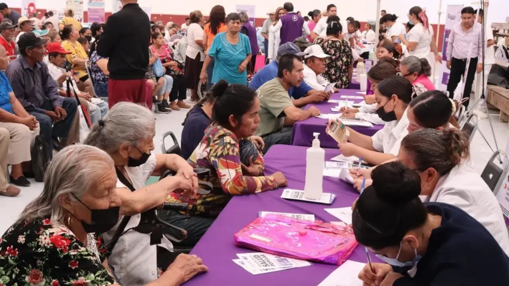 Llevan DIF Coahuila y SS atención médica a adultos mayores en Matamoros