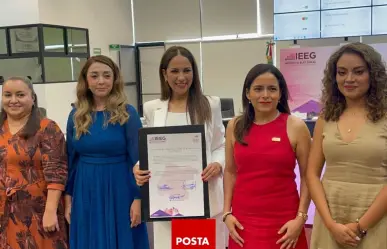 Recibe Libia Denisse la constancia con primera gobernadora de Guanajuato