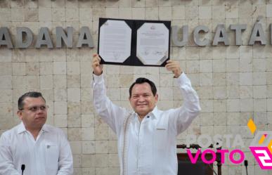 Huacho Díaz Mena: Oficial gobernador electo de Yucatán