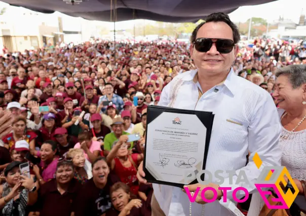 Huacho Díaz recibe acta de mayoría y validez como gobernador electo de Yucatán