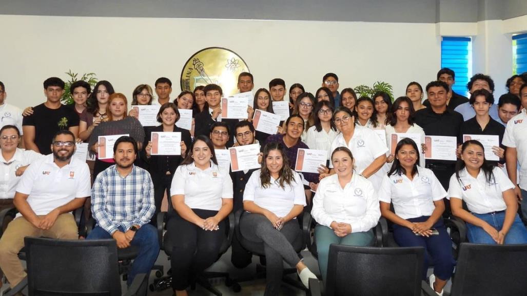 Prepa 3 de la UAT entrega la primera generación bilingüe