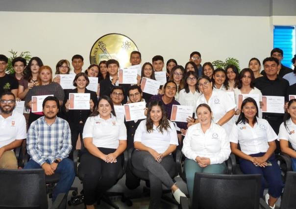 Prepa 3 de la UAT entrega la primera generación bilingüe