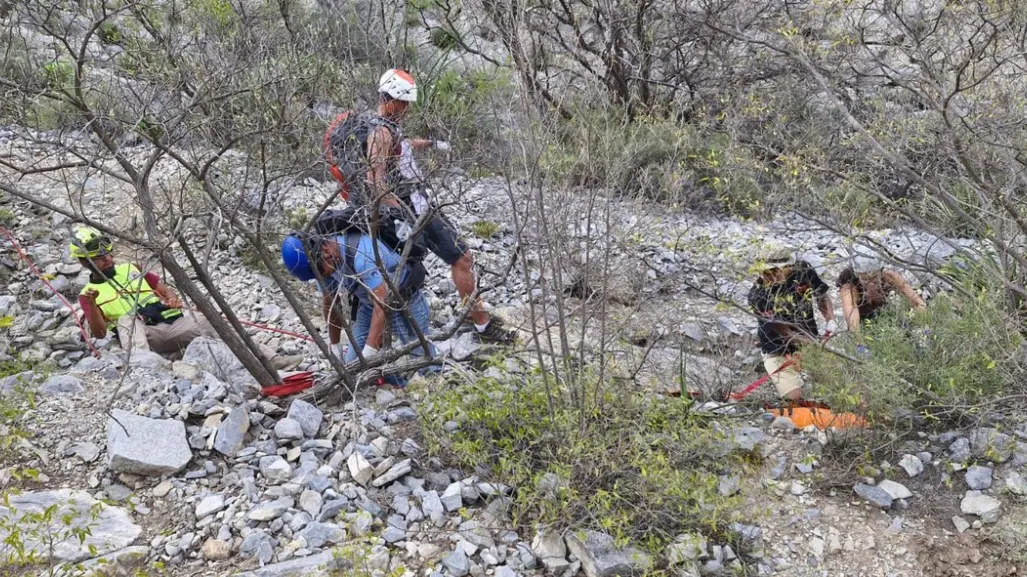 Muere joven tras caer de pico Horcones en La Huasteca