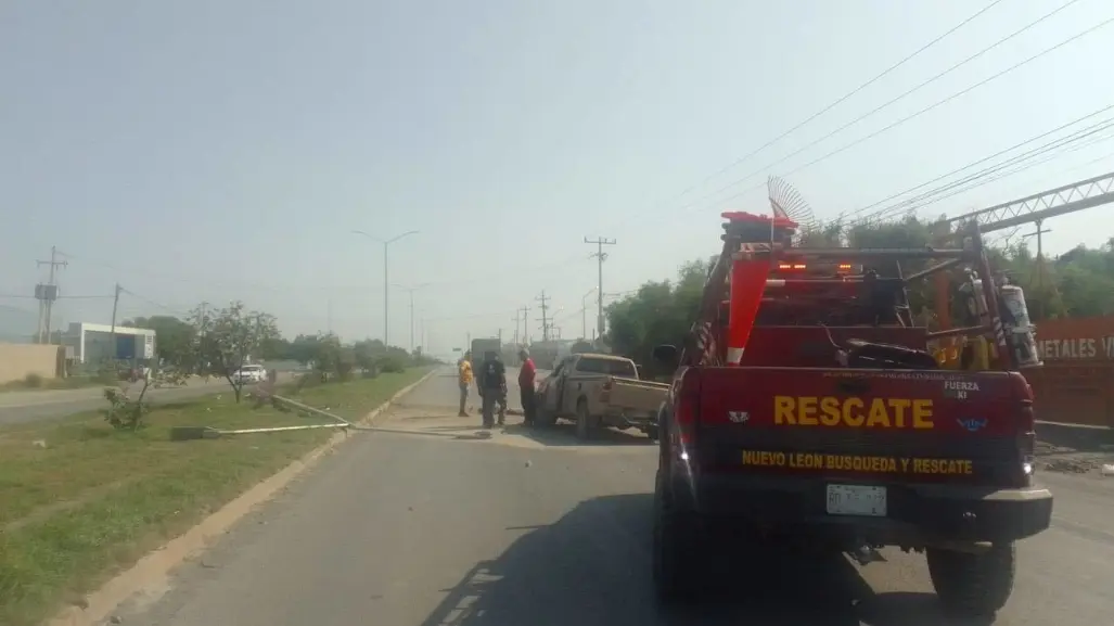 Joven muere al salir proyectado de camioneta en Salinas Victoria