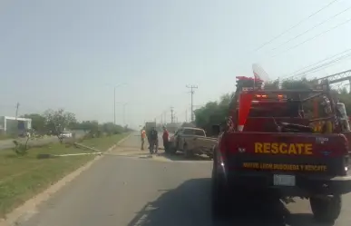 Joven muere al salir proyectado de camioneta en Salinas Victoria