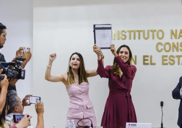 Cecilia Guadiana recibe constancia de Senadora por Coahuila