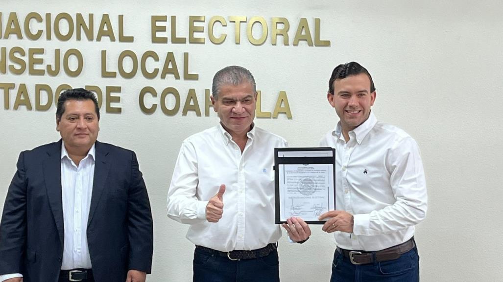 Miguel Riquelme recibe constancia como senador electo