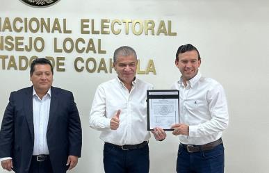 Miguel Riquelme recibe constancia como senador electo