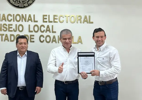 Miguel Riquelme recibe constancia como senador electo