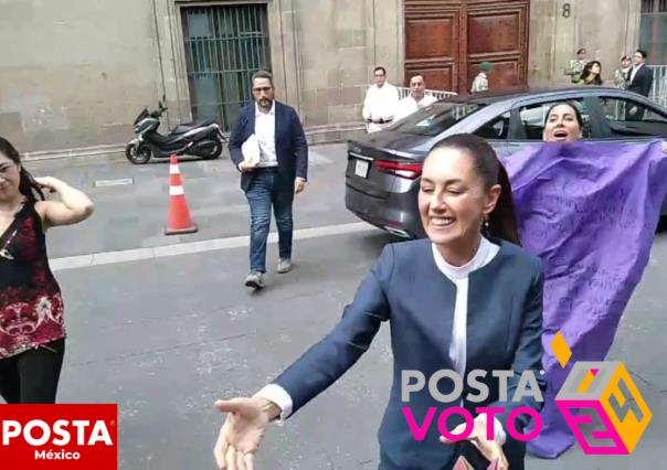 Recibe AMLO a Claudia Sheinbaum con un abrazo en Palacio Nacional