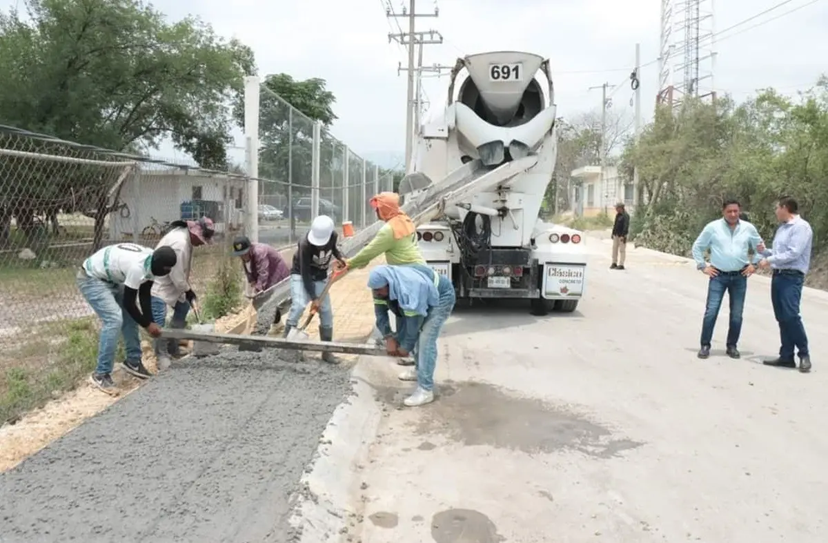 Avanzan trabajos de pavimentación en la colonia Arboledas de San Roque en Juárez