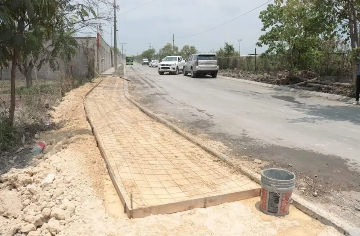 Avanzan trabajos de pavimentación en la colonia Arboledas de San Roque en Juárez