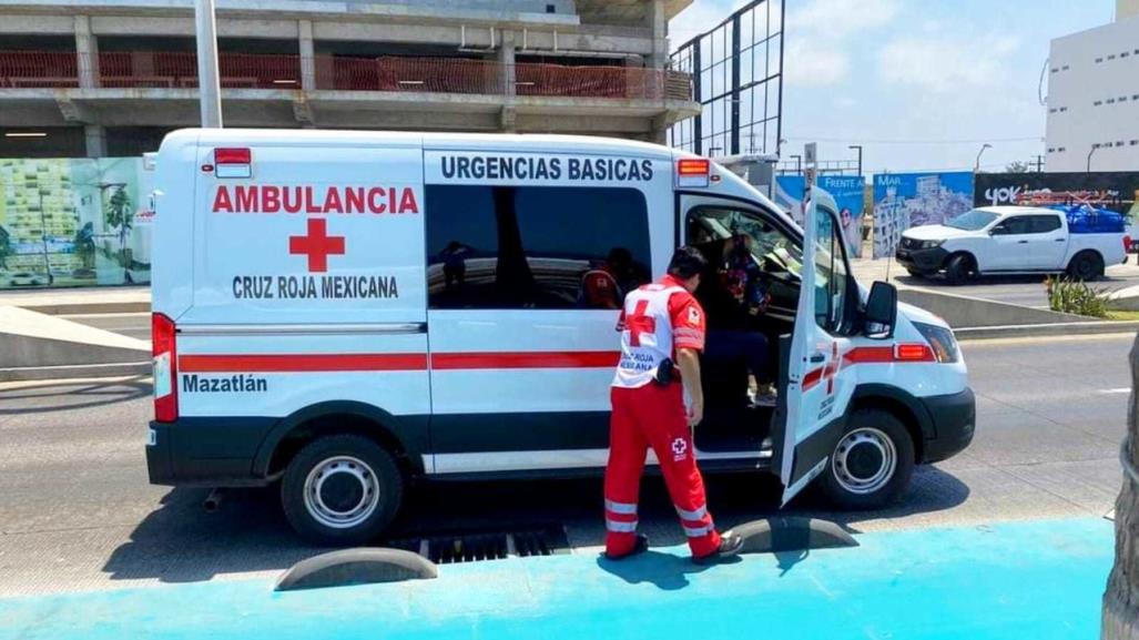 Duranguense es auxiliado en el Malecón de Mazatlán