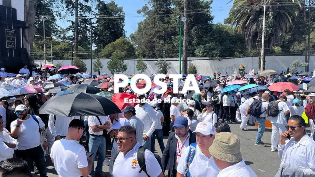 Protestan cientos de trabajadores de la salud del Edomex