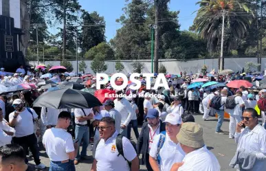 Protestan cientos de trabajadores de la salud del Edomex