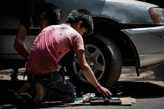 Entre las niñas, 59.7 % realizaba principalmente quehaceres domésticos en condiciones no adecuadas. Foto: Redes