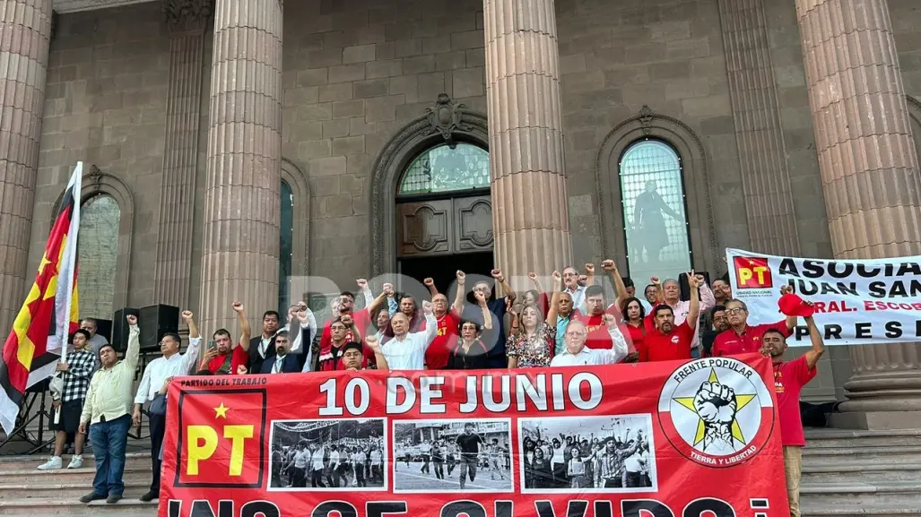 Marchan en memoria de estudiantes asesinados en 1971