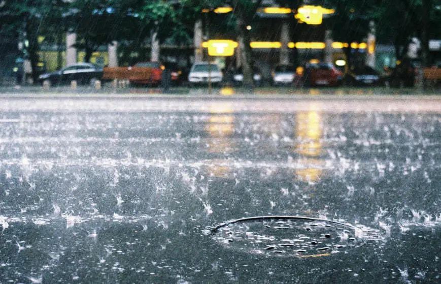 Los efectos de la tormenta eléctrica se hicieron sentir durante 8 horas, tiempo en el cual los nueve pozos ubicados en el sur de la ciudad quedaron paralizados. (Fotografía: Canva)