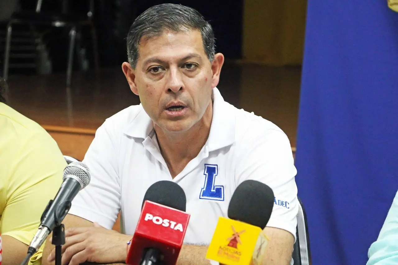 El rector de UAdeC, Octavio Pimentel, explicó de qué se tratan los cursos de verano.  (Fotografía: Leslie Delgado)