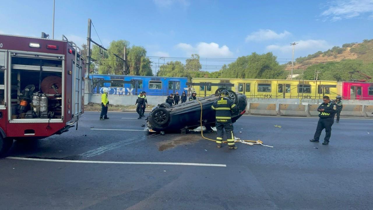 Auto volcado en calzada Zaragoza. Foto: Ramón Ramírez