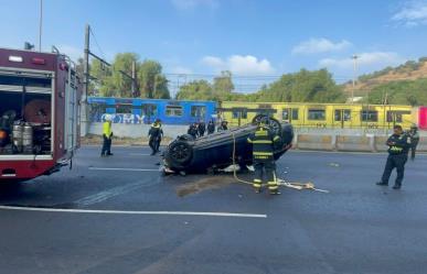 Conductor en presunto estado de ebriedad termina volcando su auto en Zaragoza