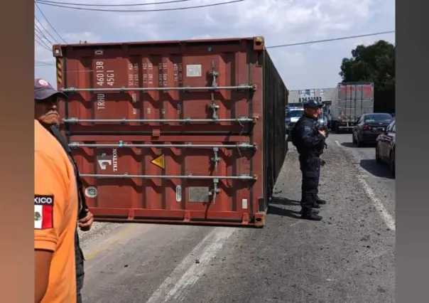 Incidente en Tlalnepantla: Cae contenedor de tráiler en la Jesús Reyes Heroles